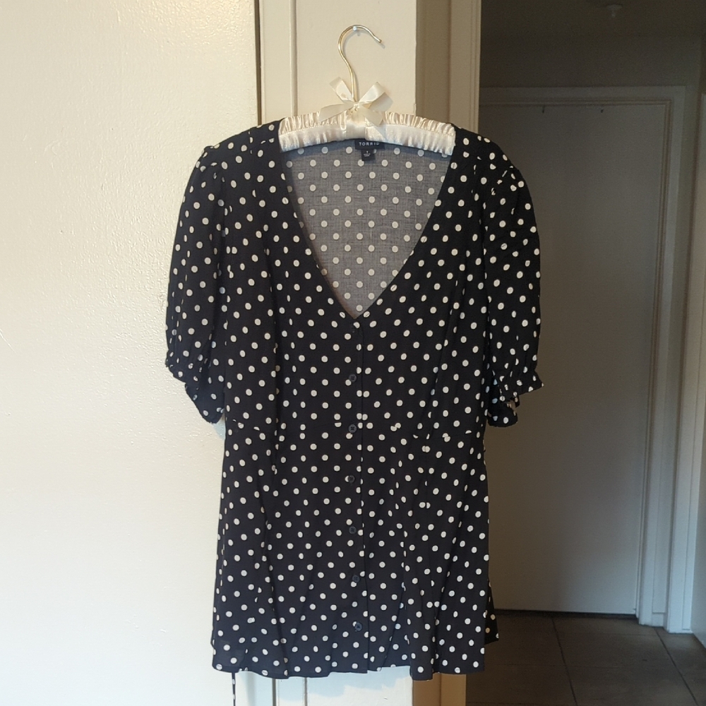 ✨SALE✨Torrid Polka Dot V-Neck Women's Top